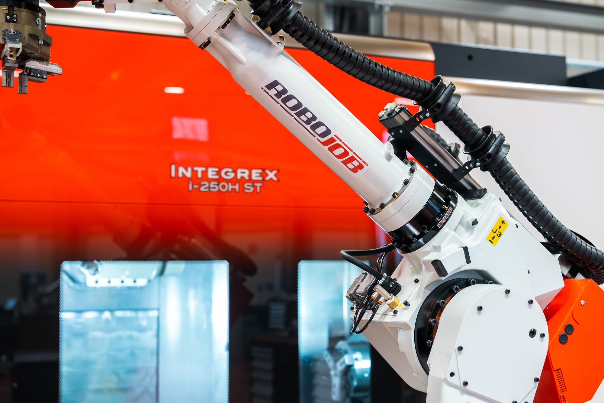 Beladingsrobot voor een Mazak Integrex draai-freescentrum